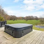 14 Person In Glesborg-by Traum * Glesborg