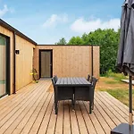 14 Person In Glesborg-by Traum * Glesborg