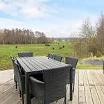 14 Person In Glesborg-by Traum * Glesborg