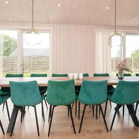 14 Person In Glesborg-by Traum *