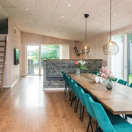 14 Person In Glesborg-by Traum